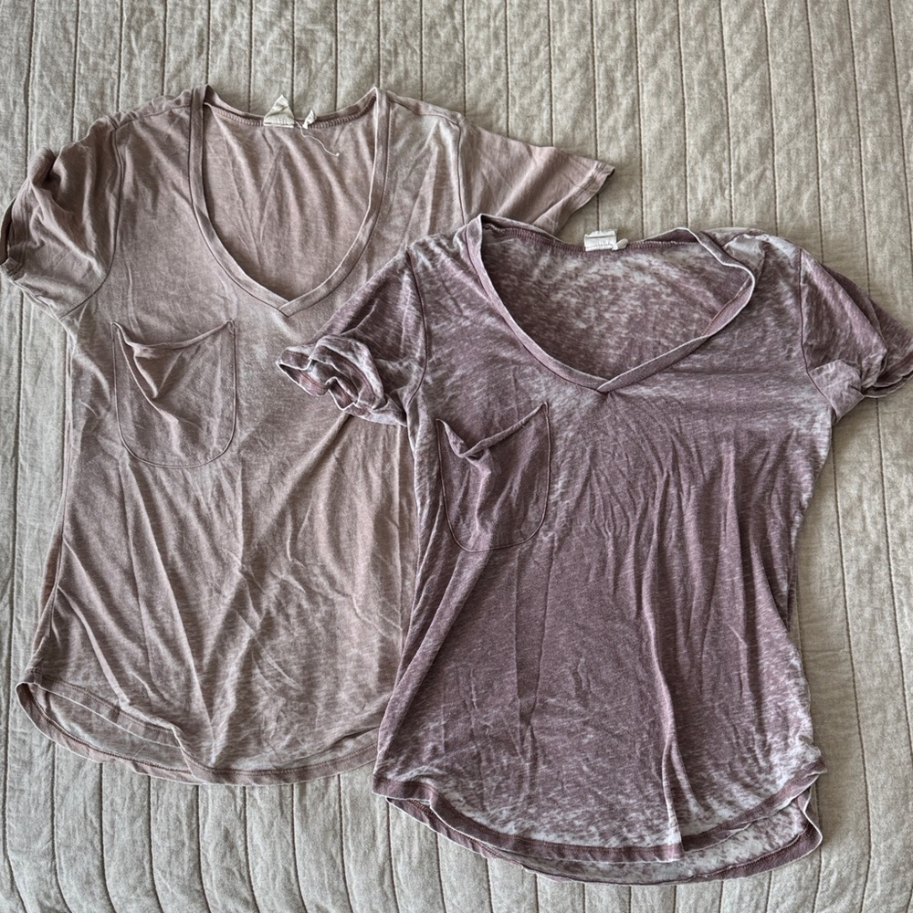 Women’s Washed V-Neck Pocket Tee - white crow - Heather mauve and heathered taup
